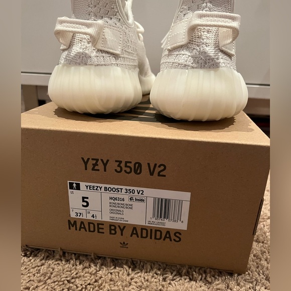 Authentic brand new Yeezy Boost 350 V2 in Bone Size US 5 (unisex) - Picture 4 of 8